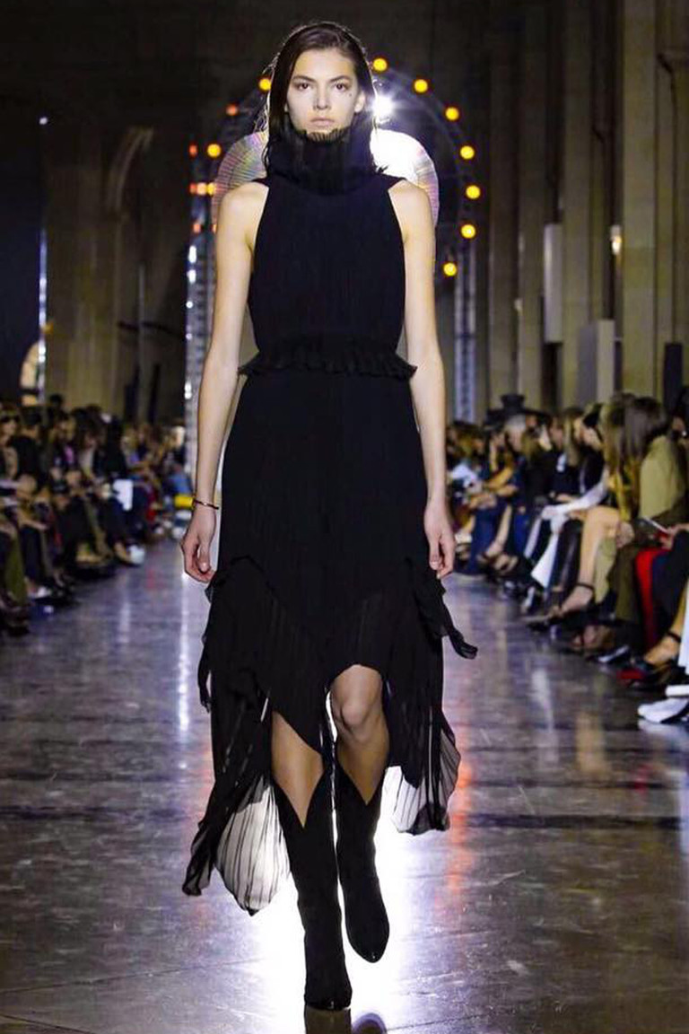 Показ Givenchy